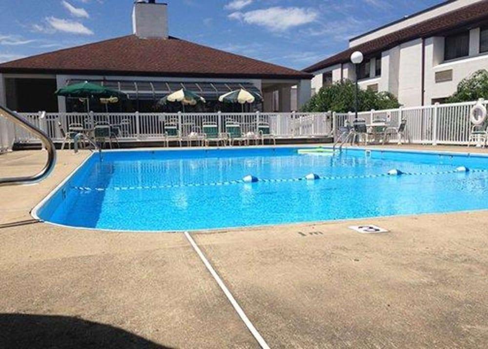 Quality Inn New Columbia–Lewisburg - Pool