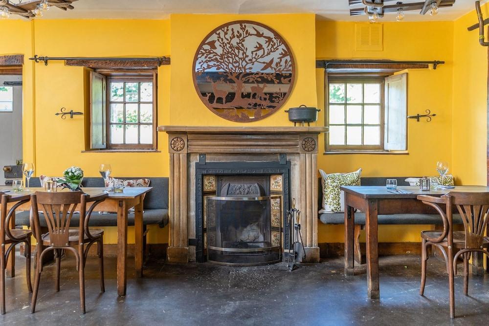 Rising Sun Pub, Restaurant and Room - Interior