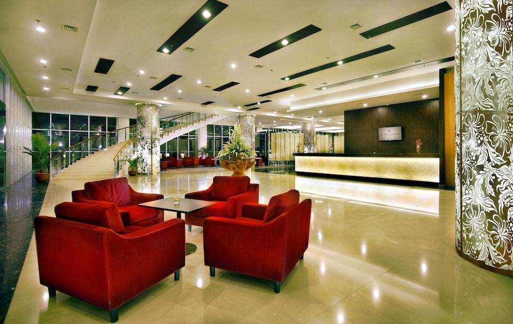 Atria Hotel Magelang - Lobby Sitting Area