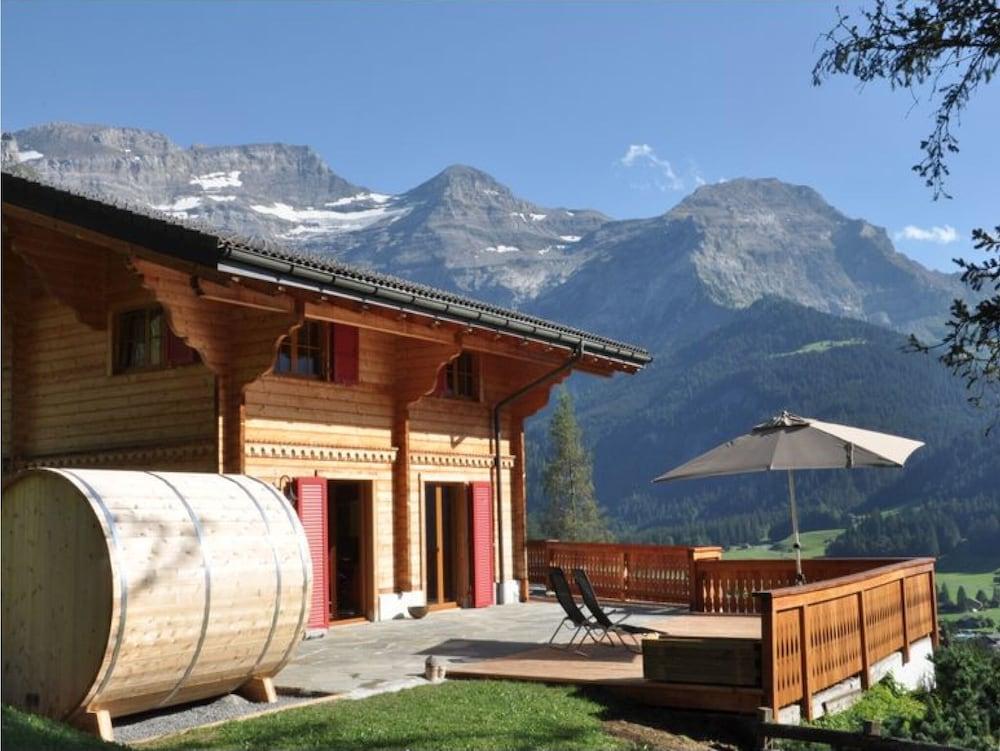 Chalet Edelweiss Stunning Glacier View - Featured Image