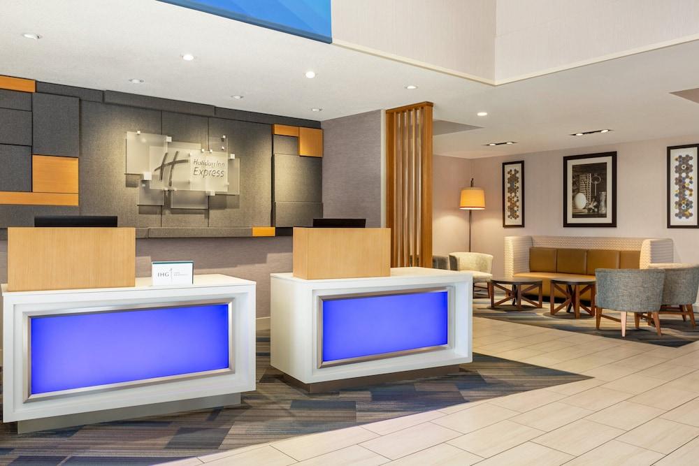 Holiday Inn Express & Suites Redding, an IHG Hotel - Exterior