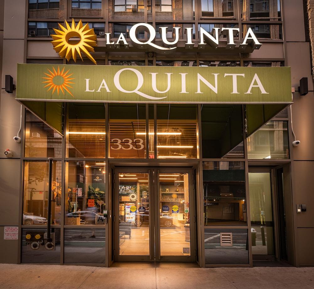 La Quinta Inn & Suites by Wyndham Times Square South - Featured Image
