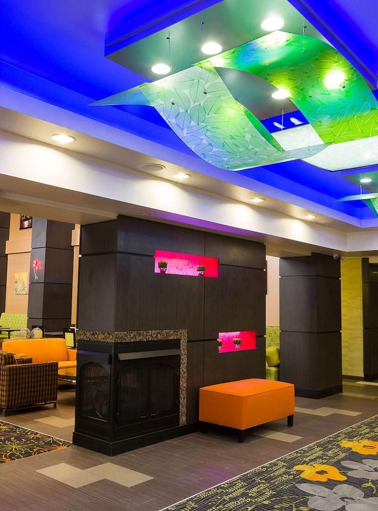 Hampton Inn & Suites Tulsa/Central - Lobby