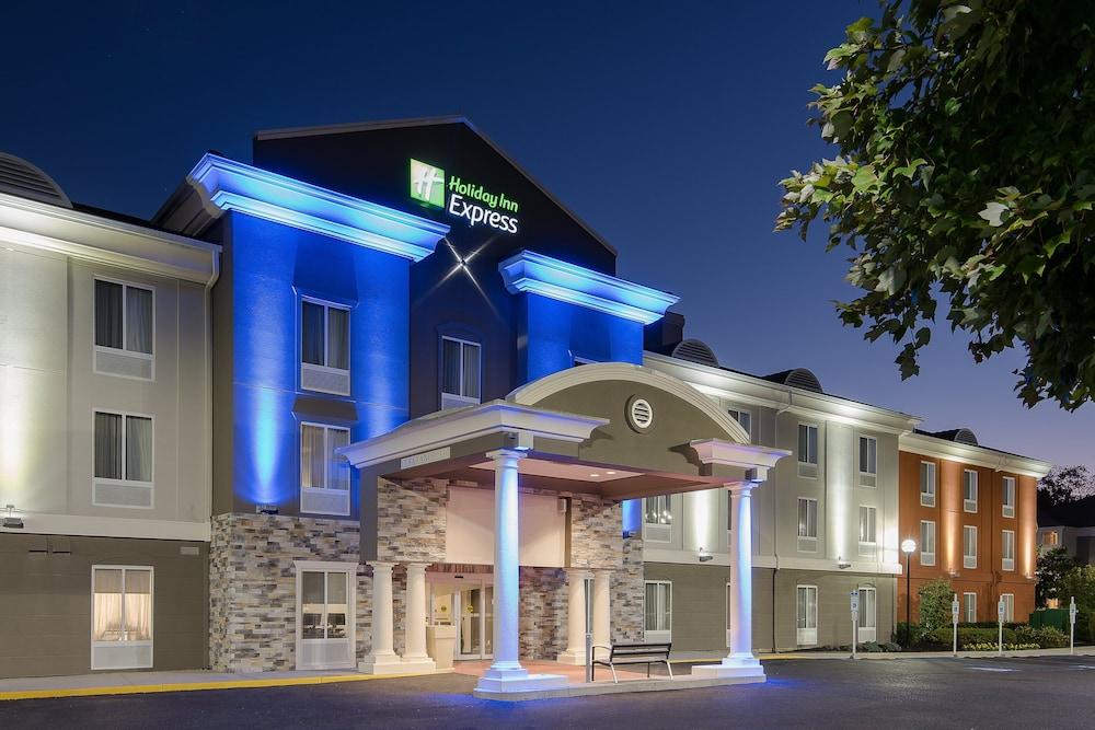 Holiday Inn Express & Suites Philadelphia - Mt. Laurel, an IHG Hotel - Featured Image