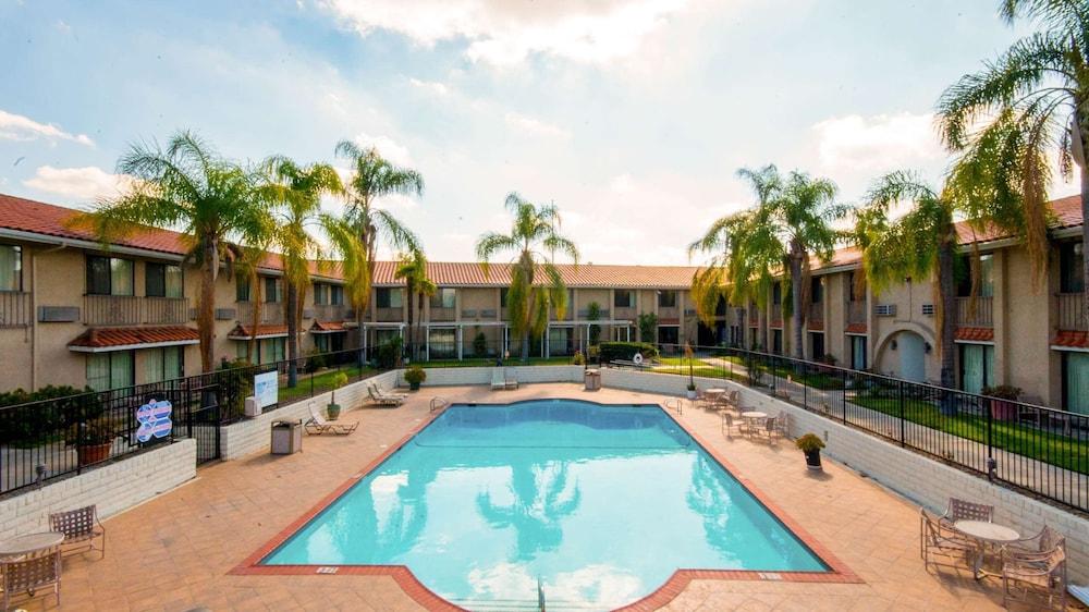 Motel 6 Anaheim Hills - Featured Image