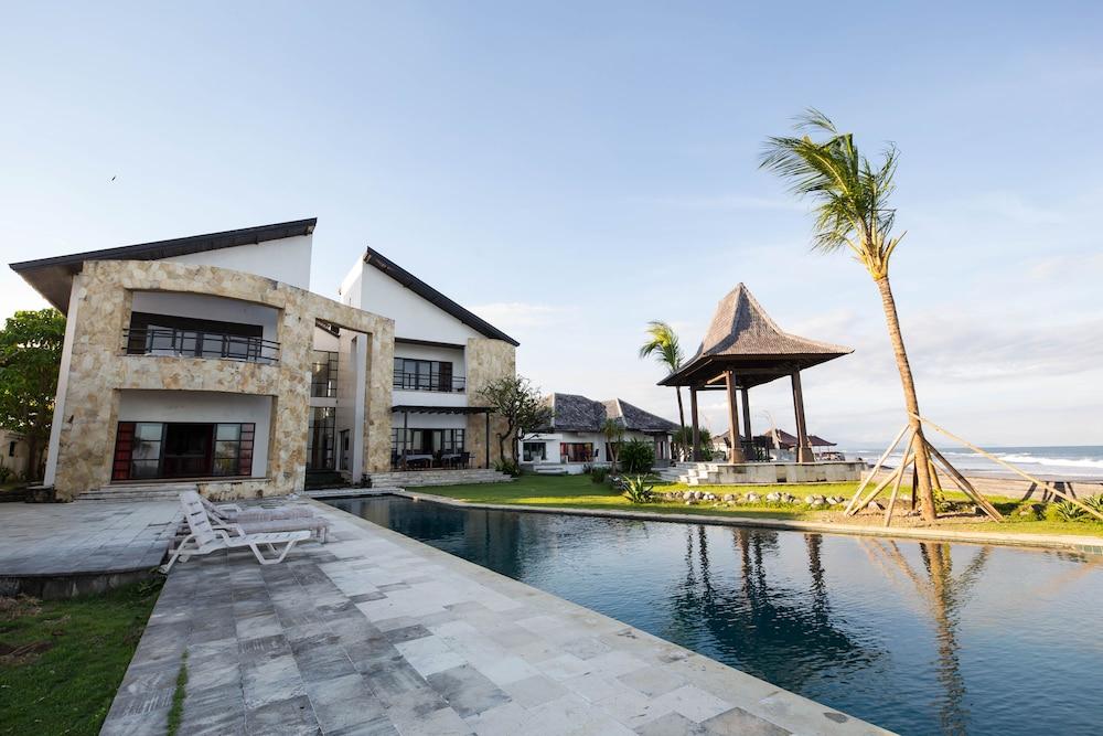 Suarti Resort Villas & Gallery - Outdoor Pool