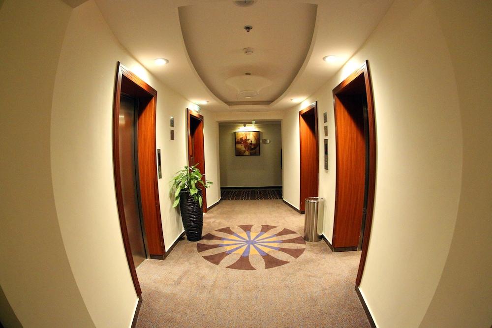 V Hotel Fujairah - Interior