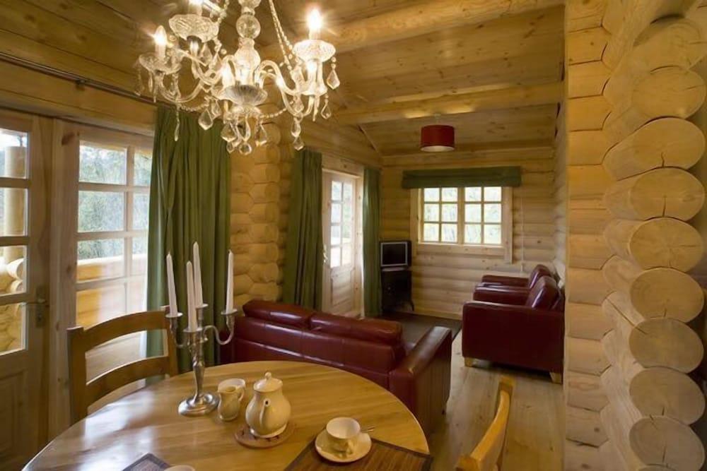 BCC Loch Ness Log Cabins - Living Area