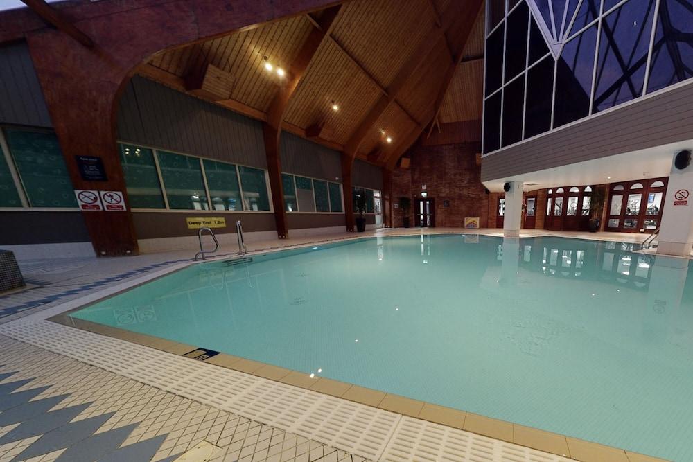 فيليدج هوتل سويندون - Indoor Pool