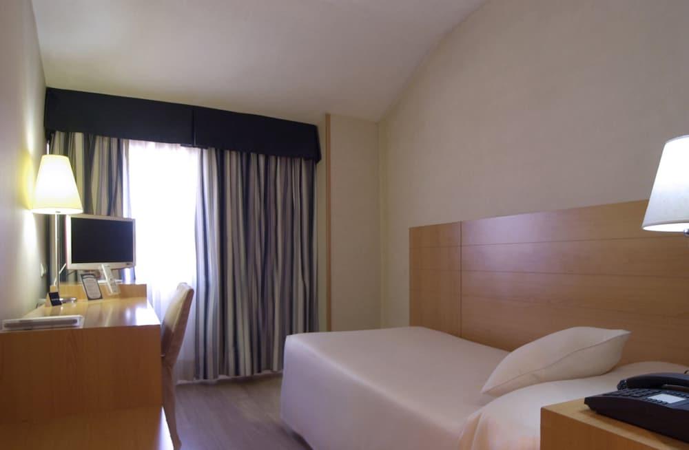 Hotel Infanta Mercedes - Room