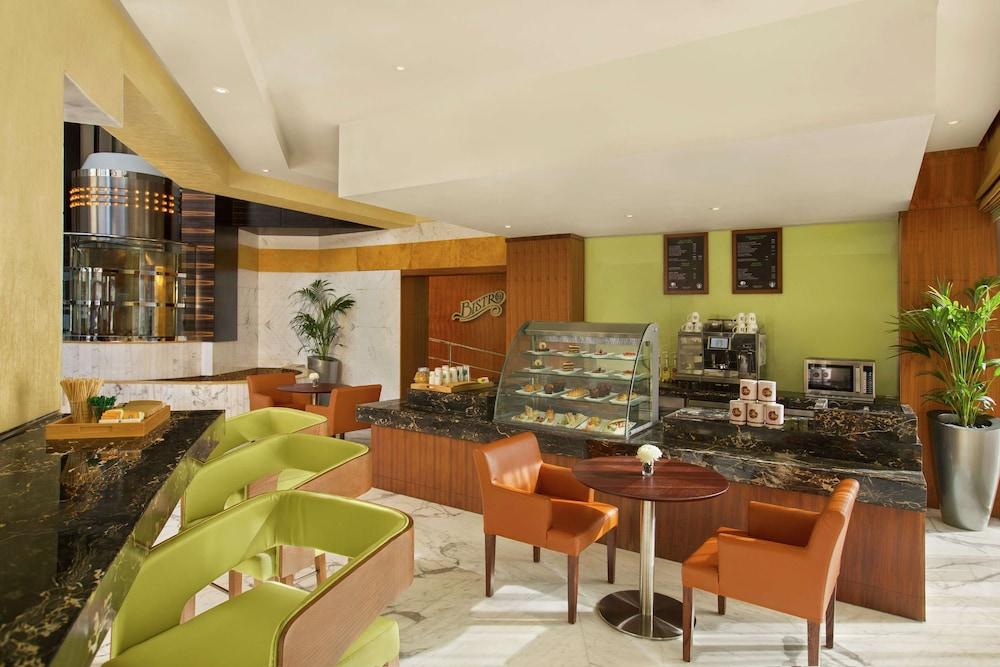DoubleTree by Hilton Hotel & Residences Dubai Al Barsha - Lobby