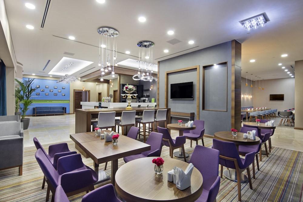 Hampton by Hilton Istanbul Atakoy - Lobby Sitting Area