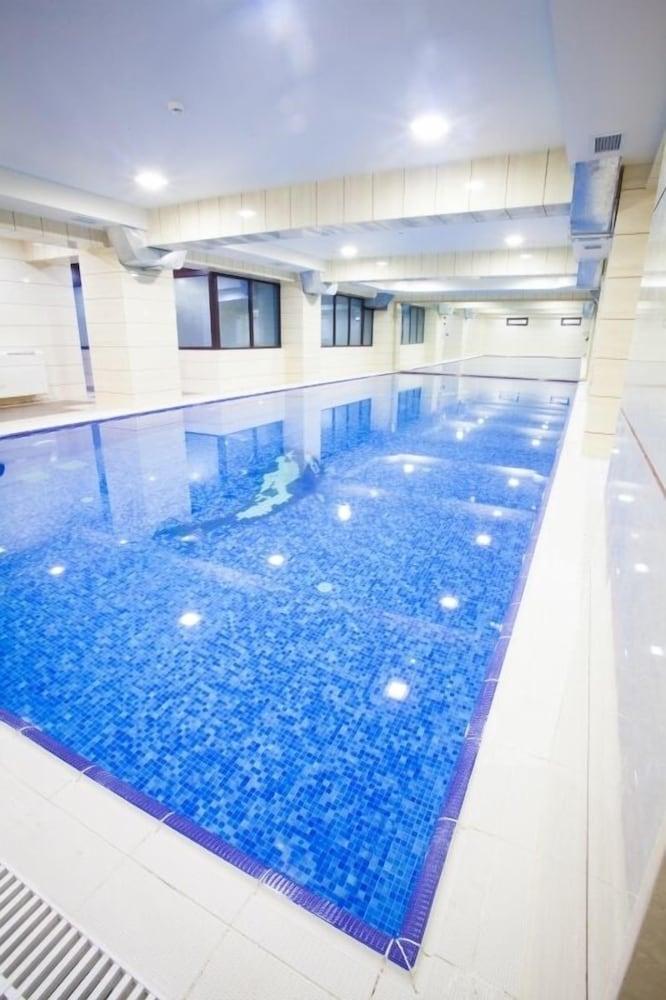 Emerald Hotel - Indoor Pool