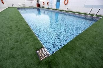 Signature Inn Deira - Free Parking - Rooftop Pool