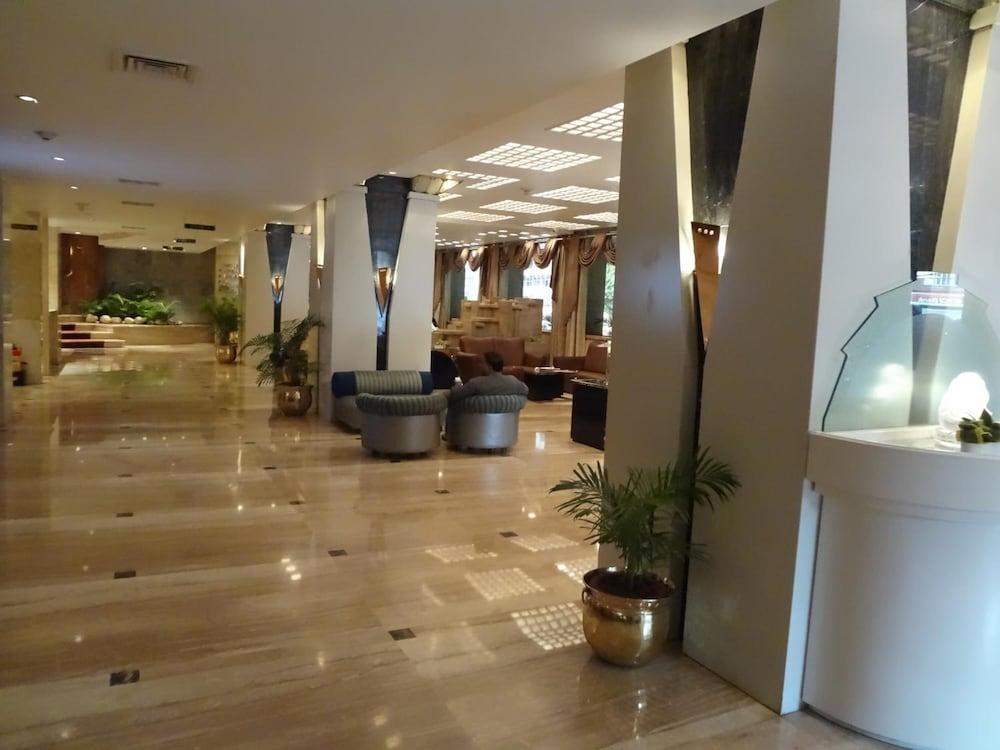 Hotel Kohinoor Continental, Airport - Lobby