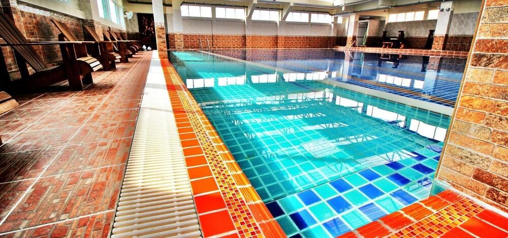 إيه سي سبورت فيليدج - Indoor Pool