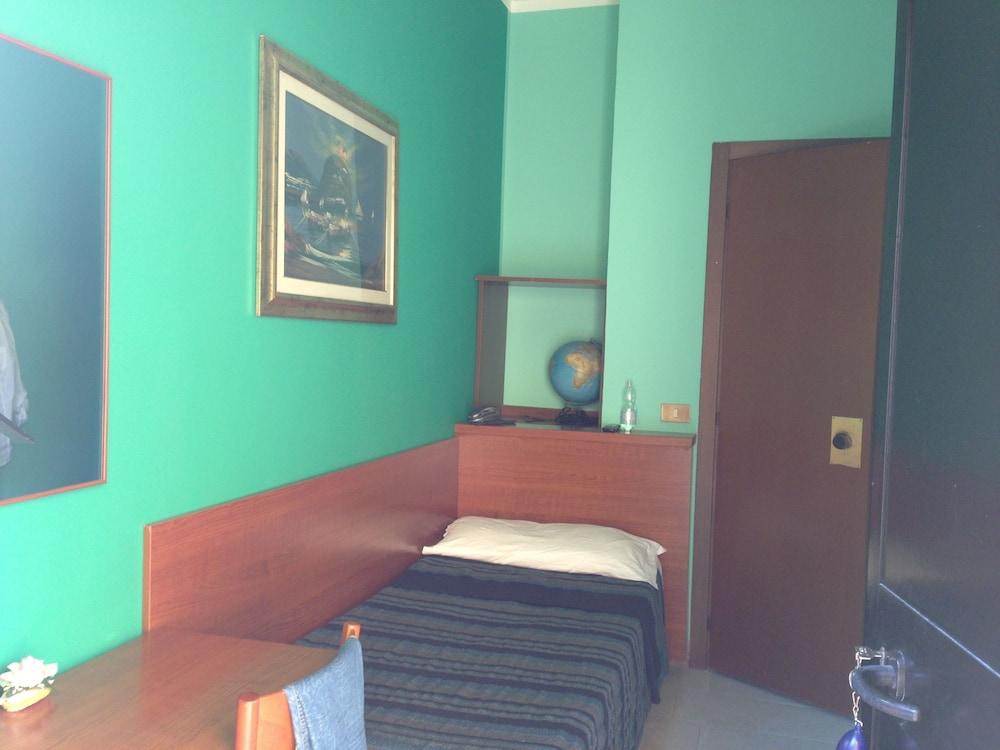 Hotel Bonola - Room