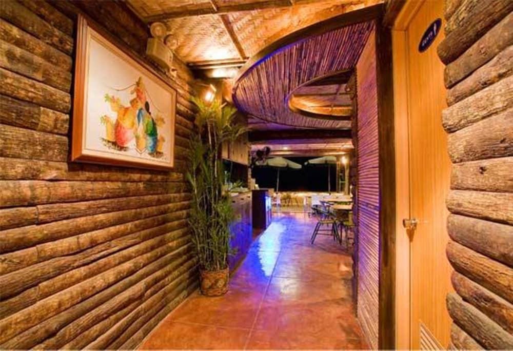 Seabreeze Lodge and Cafe - Hallway