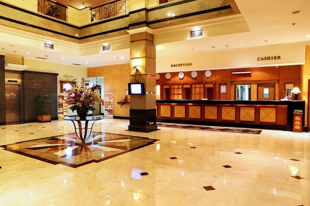 Mega Anggrek Hotel & Convention - Lobby
