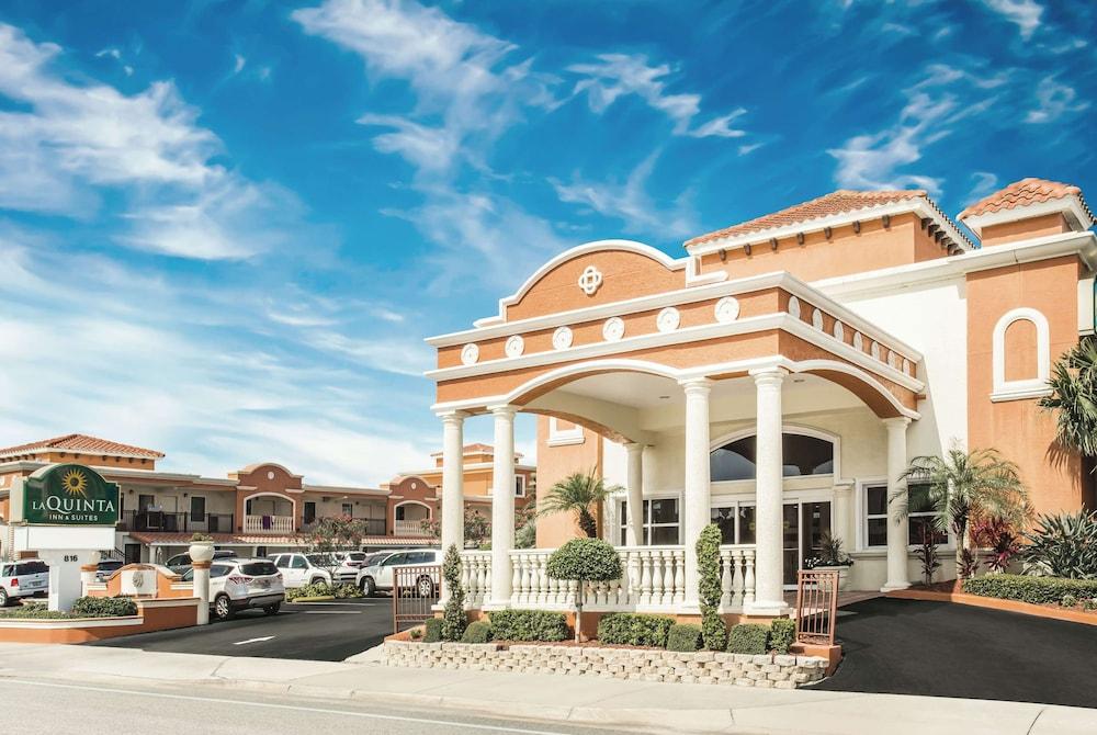 La Quinta Inn & Suites by Wyndham Oceanfront Daytona Beach - Featured Image