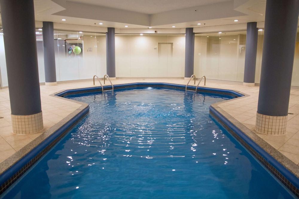 Hilton Montreal Laval - Indoor Pool