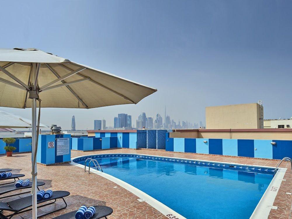 Arabian Dreams Deluxe Hotel Apartments - Rooftop Pool