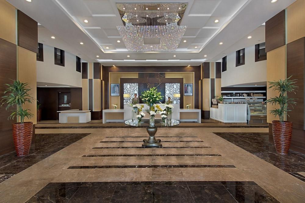 Ezdan Hotel - Lobby