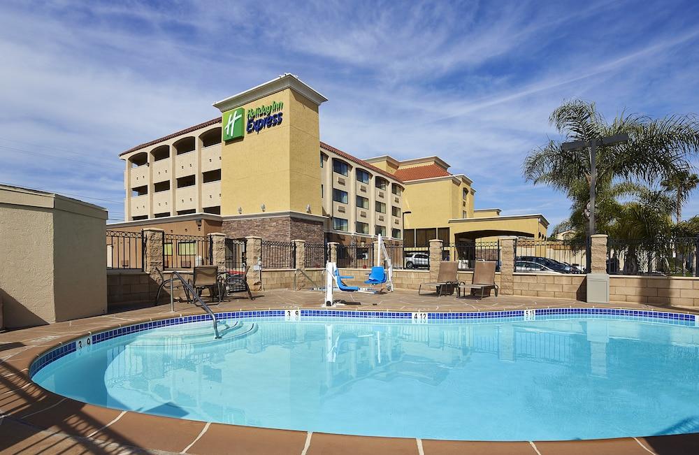 Holiday Inn Express San Diego South - National City, an IHG Hotel - Waterslide