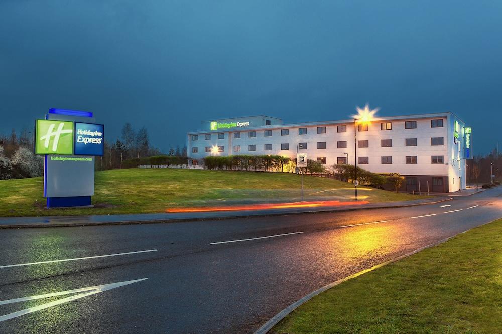 Holiday Inn Express Manchester Airport, an IHG Hotel - Featured Image