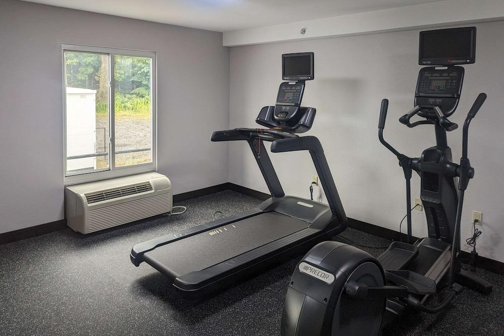 Quality Inn & Suites Northampton - Amherst - Fitness Facility