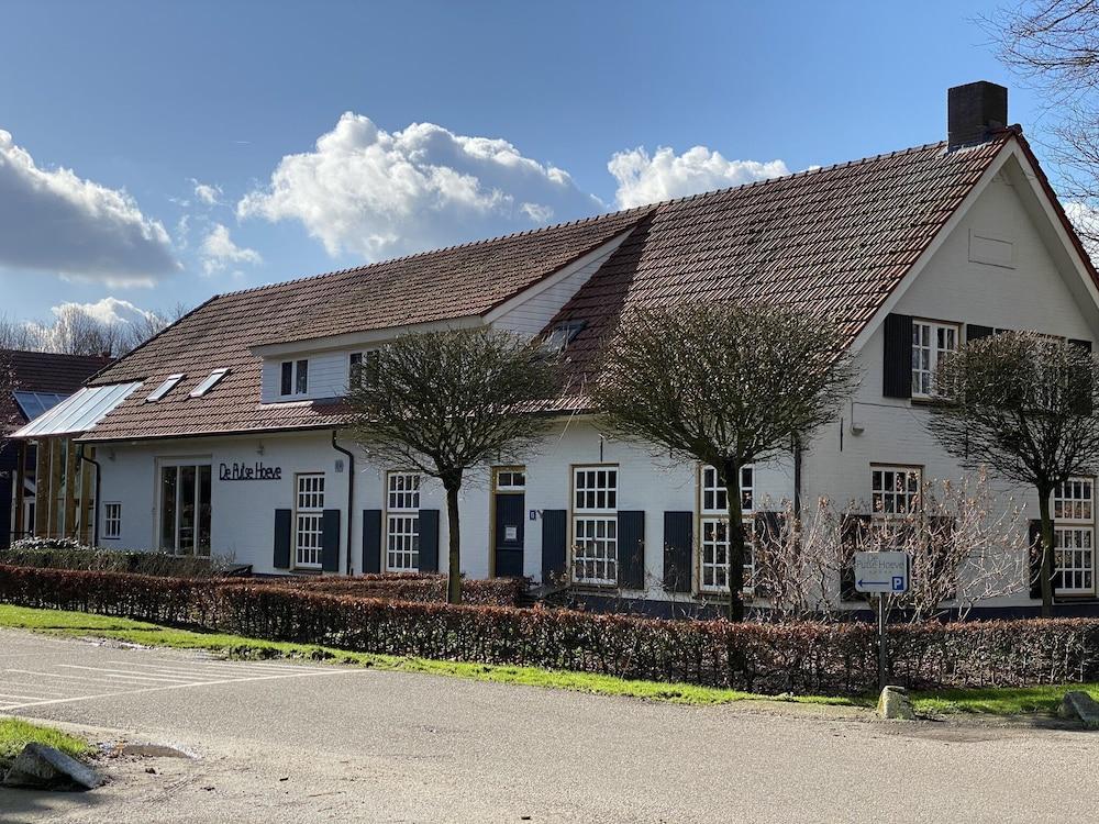 Spacious Holiday Home in Bergeijk With Garden - Exterior