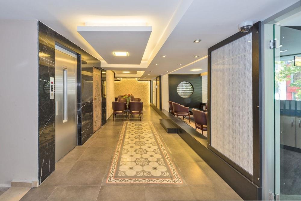 Erbazlar Hotel - Interior Entrance