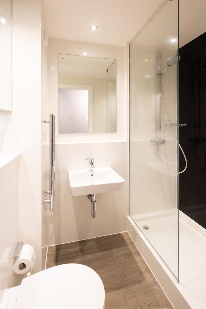 University of Bath Guest Accommodation - Bathroom