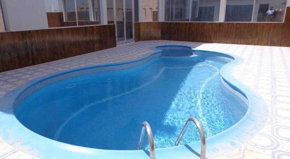 Bahrain Carlton Hotel - Pool