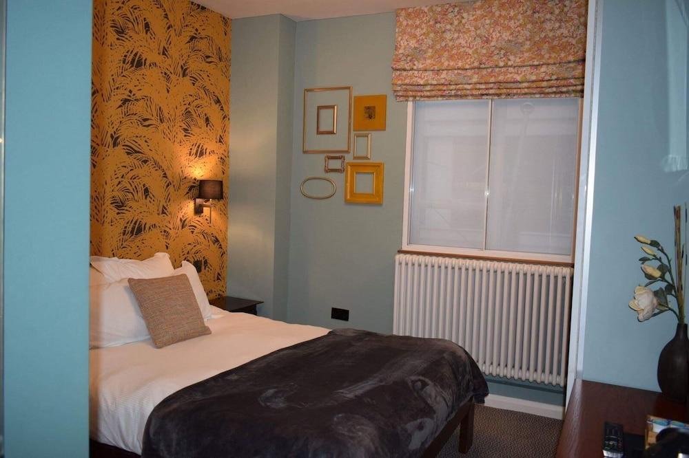 The Fitzrovia Belle Hotel - Room