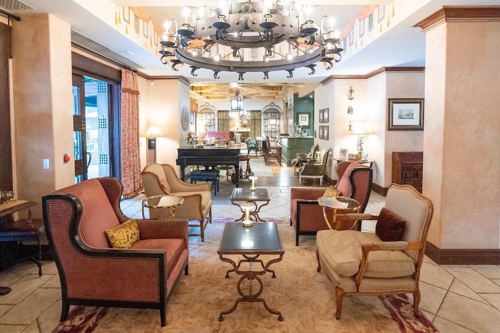 Hotel Granduca Houston - Lobby Sitting Area