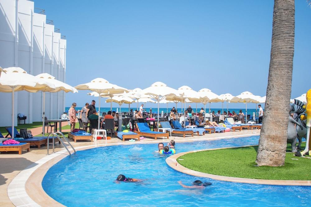 Mimoza Beach Hotel - Featured Image