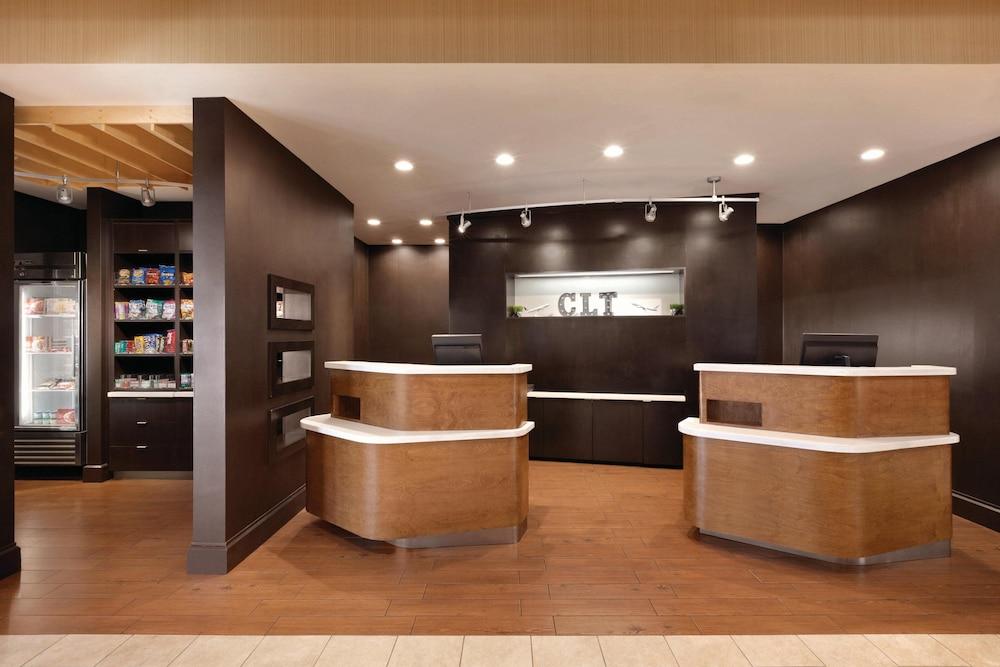 Courtyard by Marriott Charlotte Airport North - Reception
