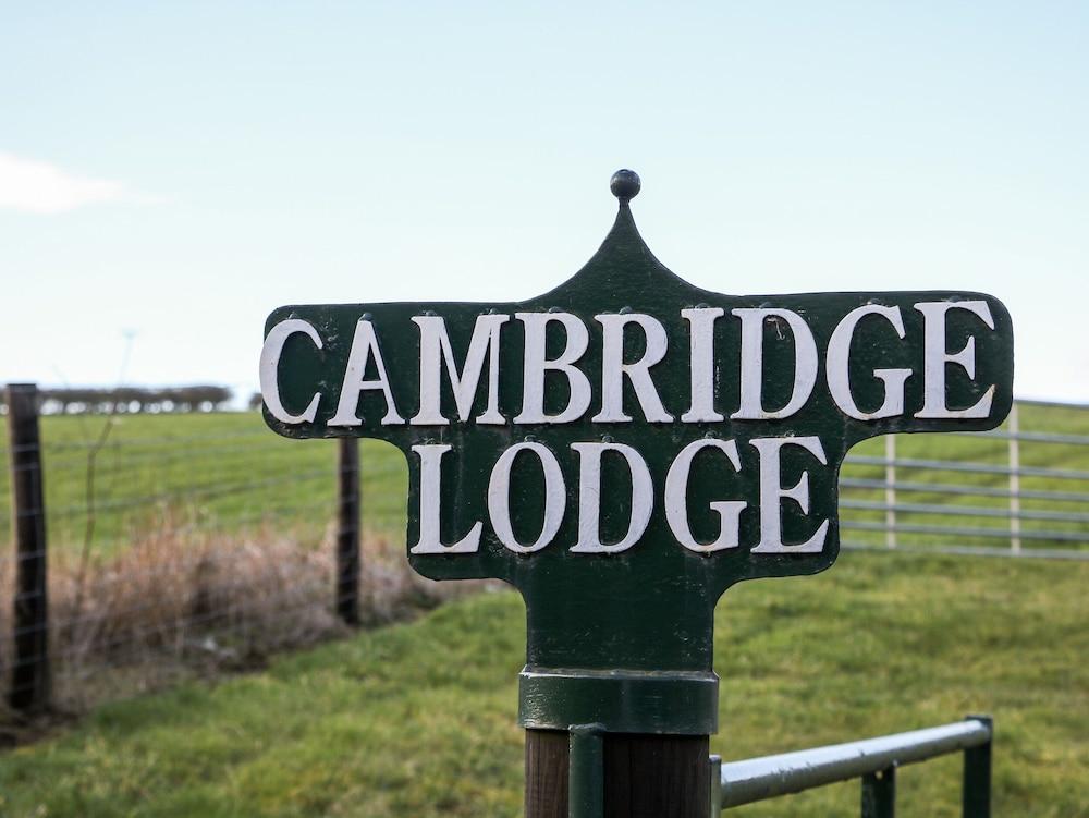 Cambridge Lodge - Property Grounds