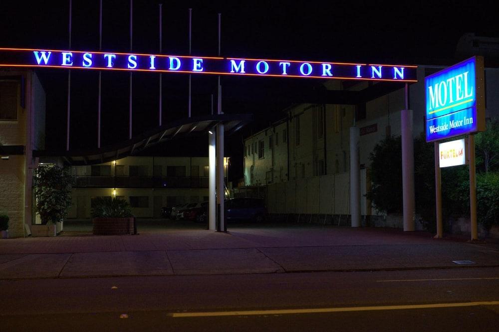 Westside Motor Inn - Exterior
