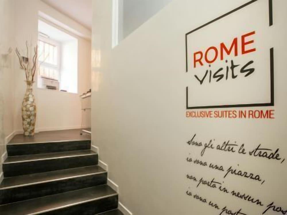 روما فيزيت - Interior Entrance