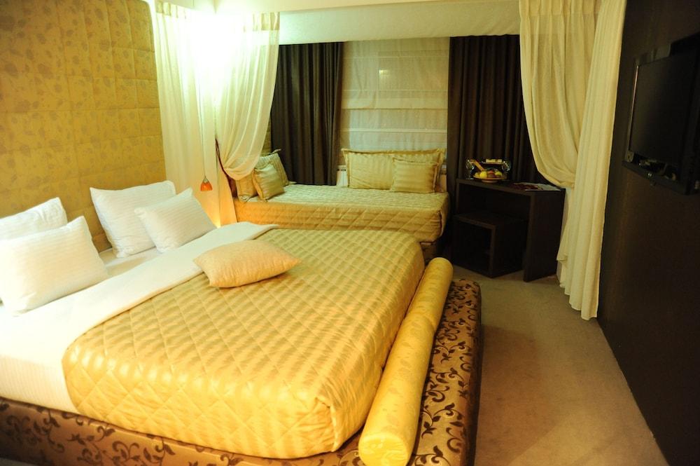 Merona Hotel - Room