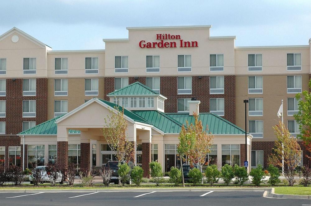 Hilton Garden Inn Naperville/Warrenville - Featured Image