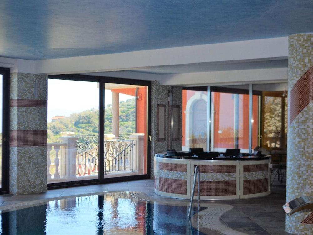 Divine Holiday Home in Giosa Marea with Sauna & Hot Tub - Spa Treatment
