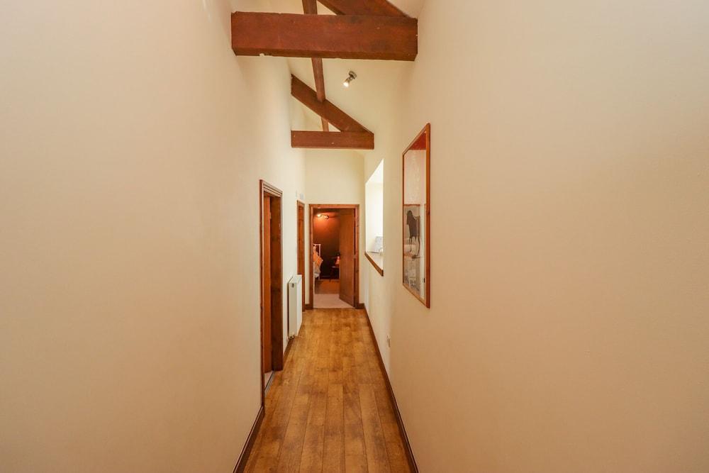 Furrows Cottage - Interior