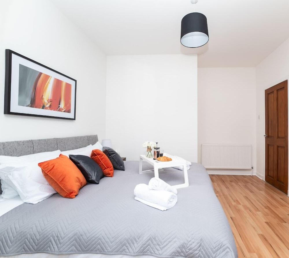 One Bedroom Apartment by Klass Living Serviced Accommodation Bellshill - Cosy  Apartment with WIFI  and Parking - Room
