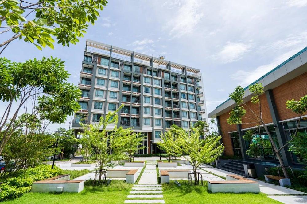 ONPA Hotel & Residence Bangsaen - Featured Image
