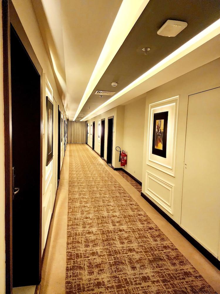 Best Western Premier Hotel Gulberg Lahore - Lobby