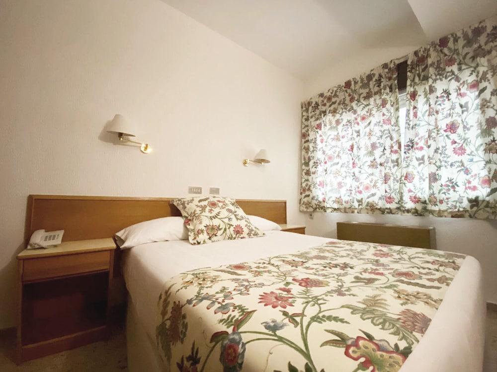 Hotel Leuka - Room