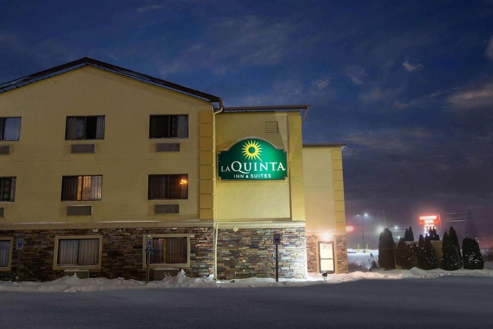 La Quinta Inn & Suites by Wyndham Erie - Exterior